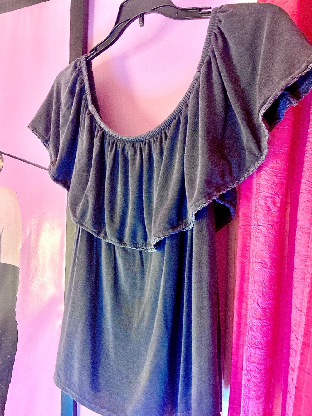 American Eagle 🦅 Soft and Sexy Off Shoulder Ruffle Blouse Slate Gray Women’s XS